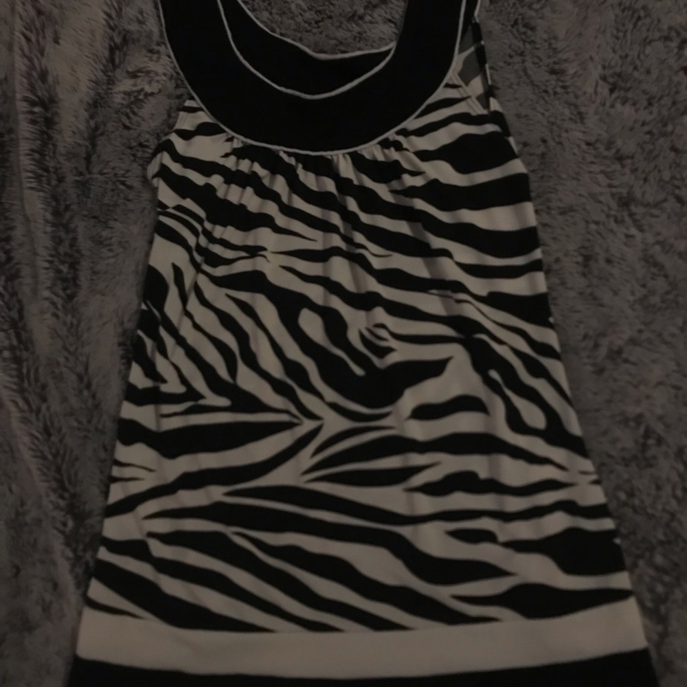 Sleeveless dress shirt